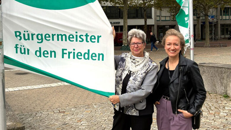 Flaggen zum Weltfriedenstag gehisst