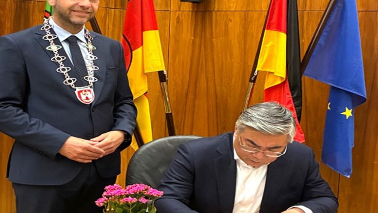 Delegation aus Freundschaftsstadt Dalian empfangen
