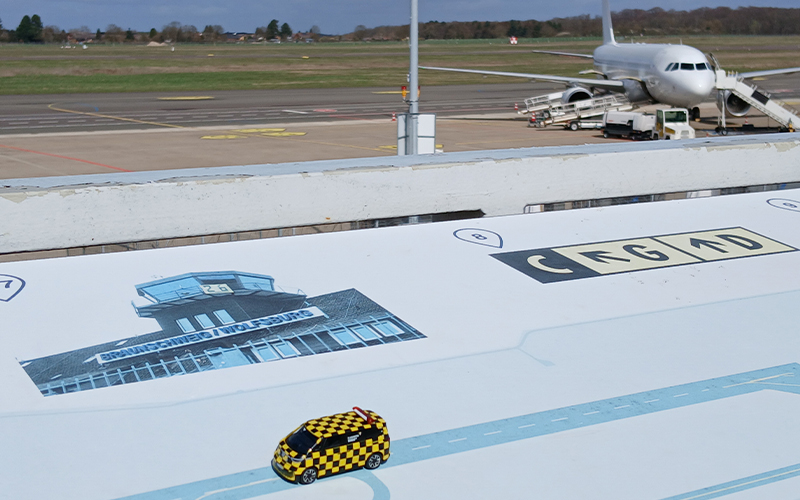 Ein außergewöhnliches Sammlerstück für Modellauto-Enthusiasten und Luftfahrtfreunde.