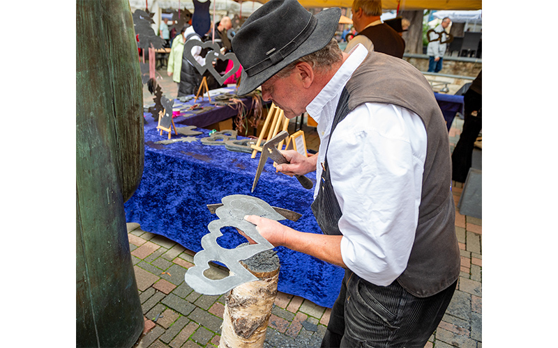 Der Kunsthandwerkermarkt lädt am 1. und 2. August 2026 zum Entdecken, Staunen und Mitmachen ein.
