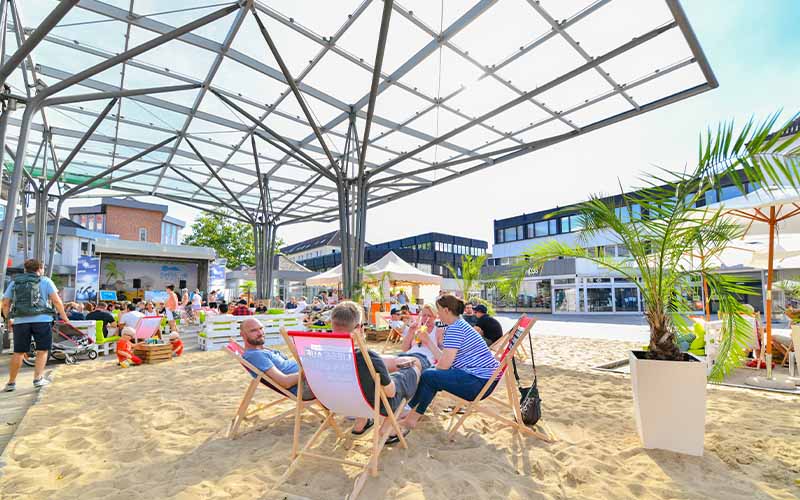 Vom 20. bis 28. Juni 2025 veranstaltet die Wolfsburg Wirtschaft und Marketing GmbH (WMG) wieder das beliebte Sommer-Event „Summer in the City“ in der Wolfsburger Innenstadt.