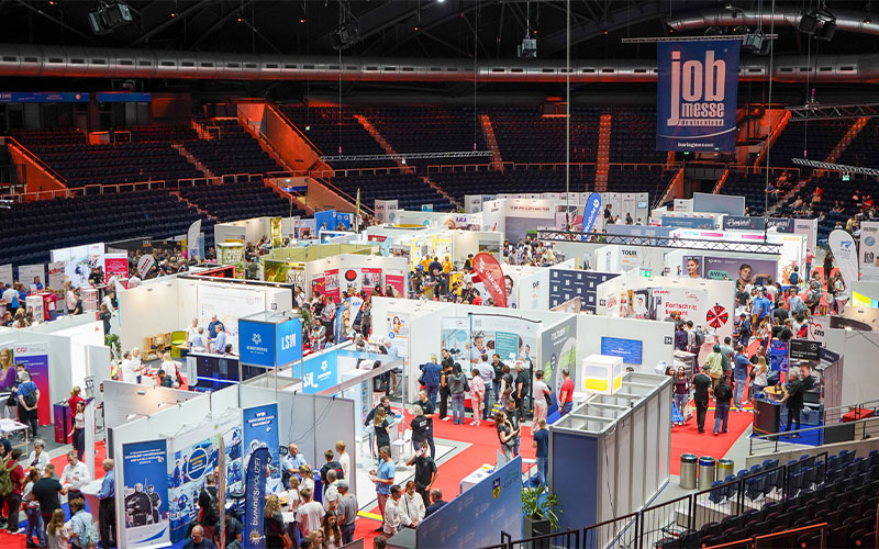 Die 11. jobmesse braunschweig bringt am 29. und 30. August 2026 Karriere-Interessierte, Unternehmen und echte Zukunftsperspektiven in der Volkswagen Halle zusammen.