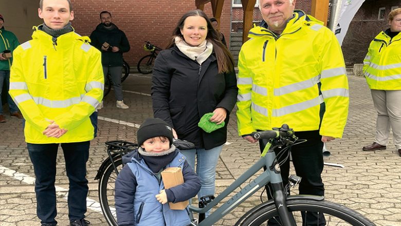 Fahrrad als Hauptpreis übergeben