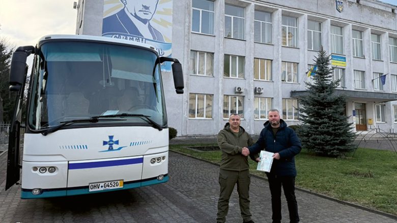 Reisebus an Solidaritätspartnerstadt übergeben