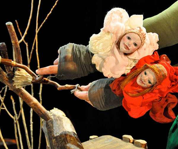 Figurentheater: „Schneeweißchen und Rosenrot“