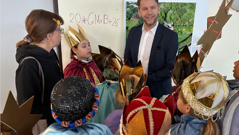 Sternsinger bringen Segen ins Wolfsburger Rathaus