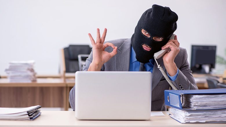 Schockanruf – Seniorin übergibt 10.000 Euro an falsche Polizeibeamte