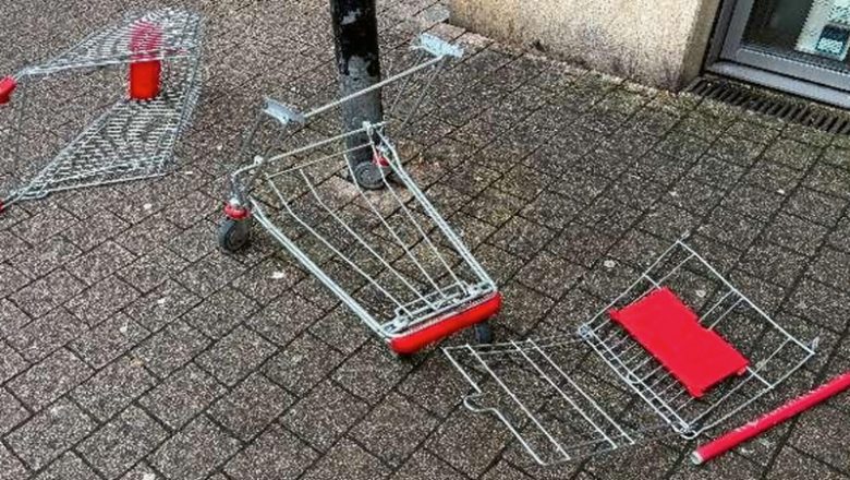 Einkaufswagen von Parkdeck geworfen